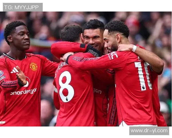 卡里克:曼联让前锋回撤援助B费和卡塞米罗,肖也在协助他们